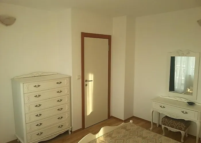 Πανσιόν Rona - Free Parking And Sea View Sveti Vlas