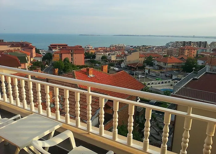 Πανσιόν Rona - Free Parking And Sea View Sveti Vlas