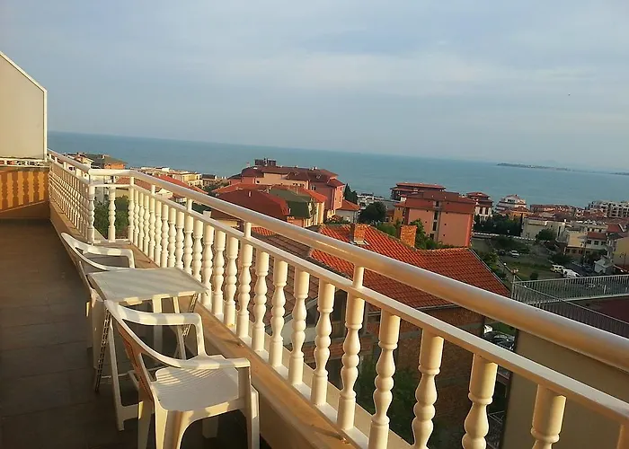 Πανσιόν Rona - Free Parking And Sea View Sveti Vlas