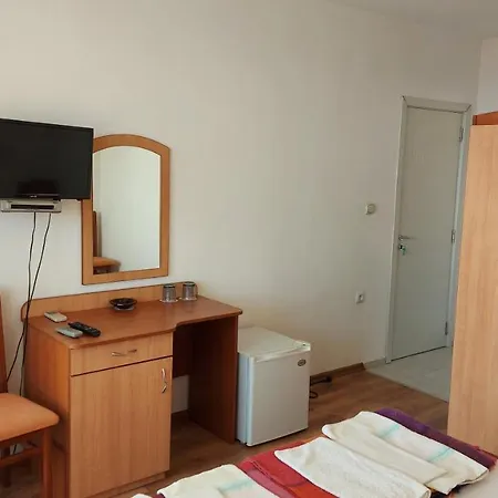 Rona - Free Parking And Sea View ゲストハウス