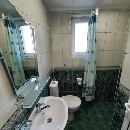 Rona - Free Parking And Sea View ゲストハウス 3*