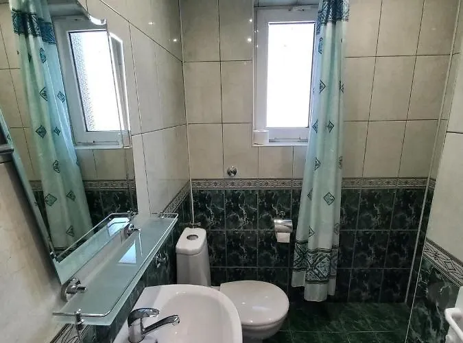 Rona - Free Parking And Sea View 招待所 3*